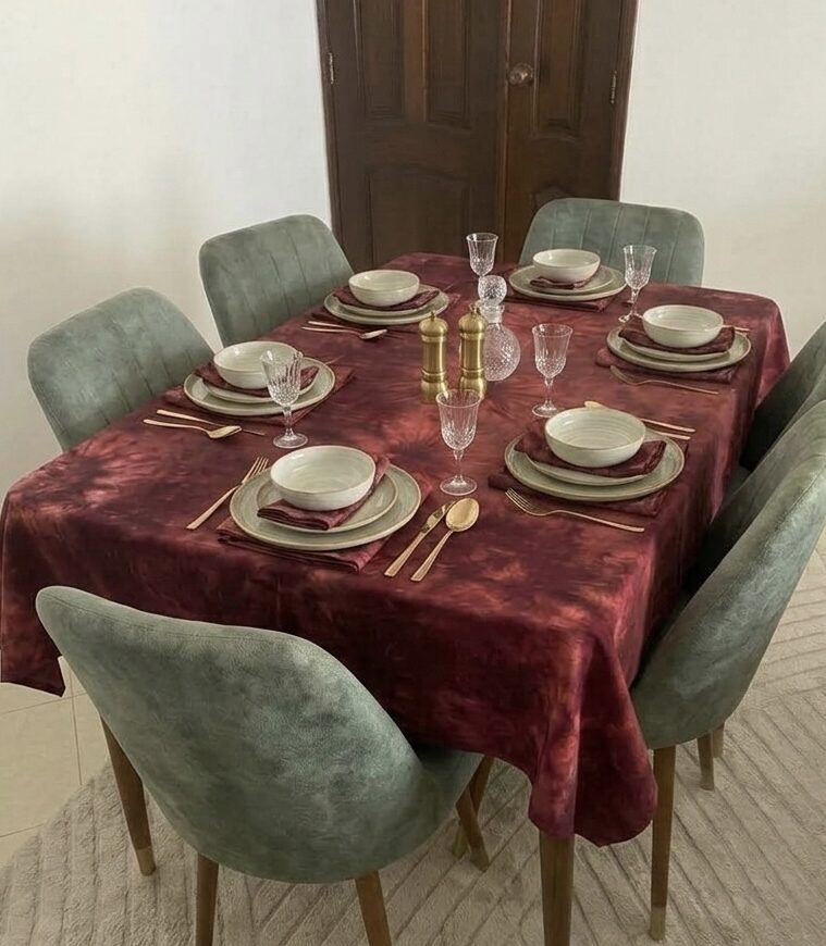 Nappe de Table Bordeaux Tie-Dye en Coton – Artisanat d’Art Sénégalais